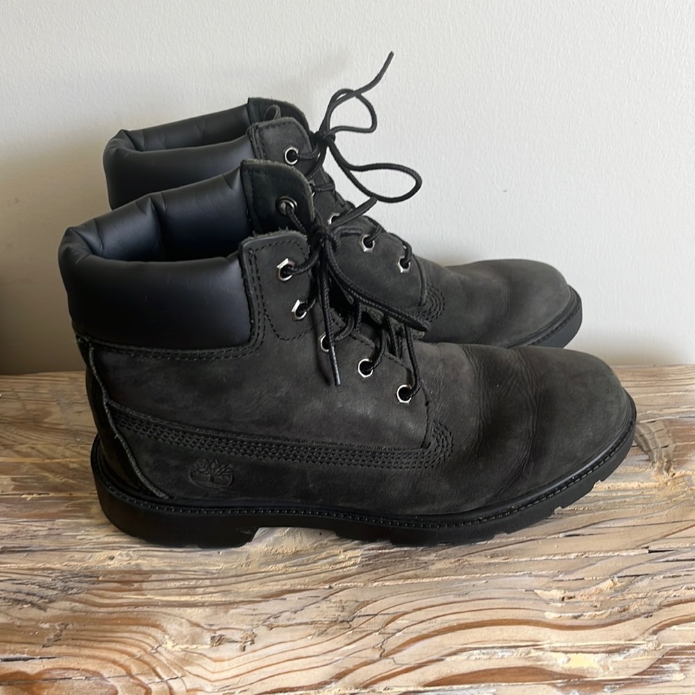 Youth boys lace up Timberland 6” Classic Boot. Size 4.5 Black. Waterproof. GUC